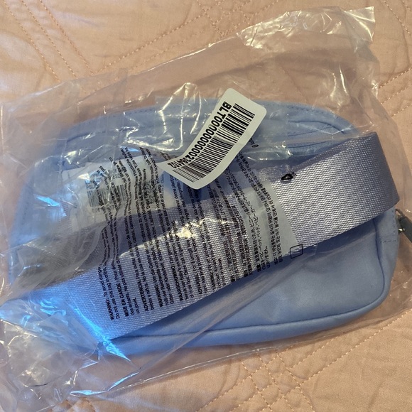NWT Lululemon Belt Bag Pale Blue - Picture 8 of 8